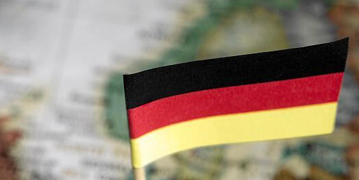 德国财政部：经济形势好转，但政治不确定性是